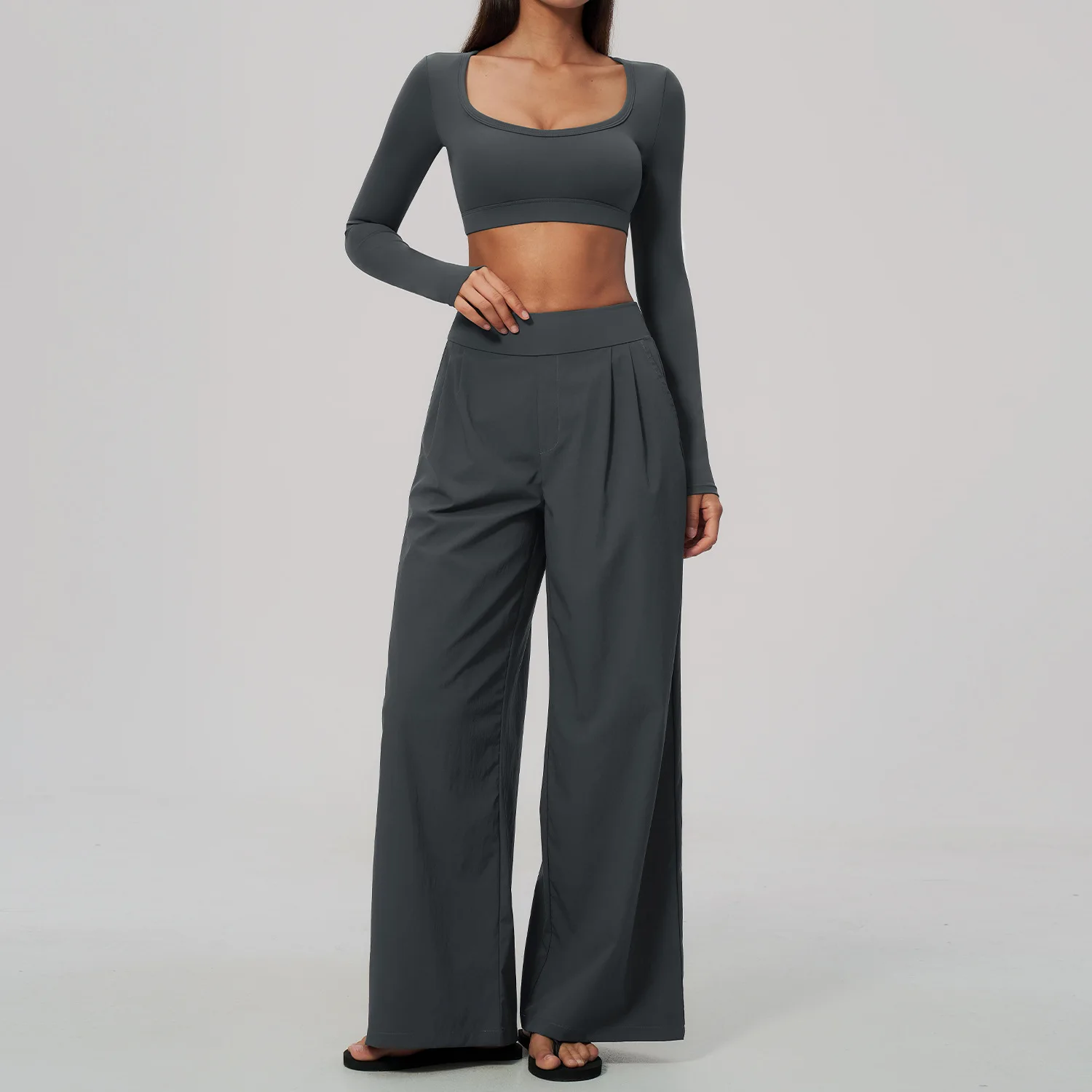 背中が開いたブラトップと、ショート丈のUネック長袖トップス、 - Compression Long Pant のレビューと価格